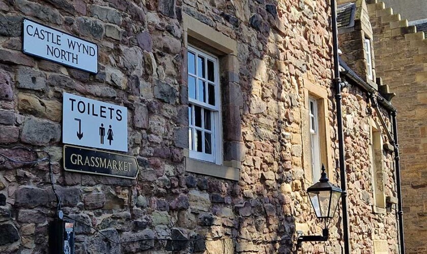 House on the Royal Mile near Edinburgh Castle