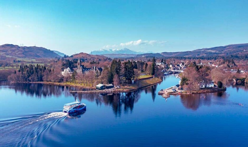 Cruise returning to Fort Augustus