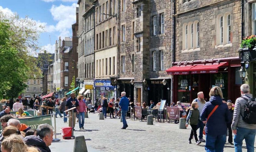 Free tour visiting Edinburgh's Grassmarket