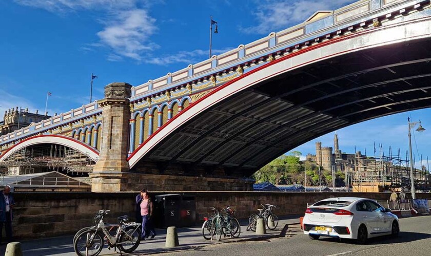 North Bridge from the entrance to Edinburgh train station
