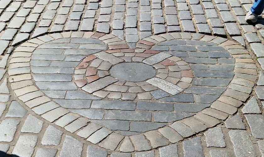 Heart of Midlothian on the Edinburgh free tour