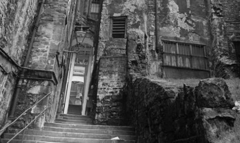 going up toward the Royal Mile through one of the alleys