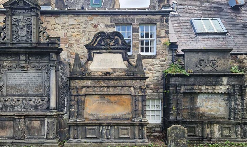 Edinburgh ghosts tour tombs