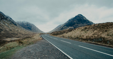 Keys to choosing between rental car or an excursion on your trip to Scotland